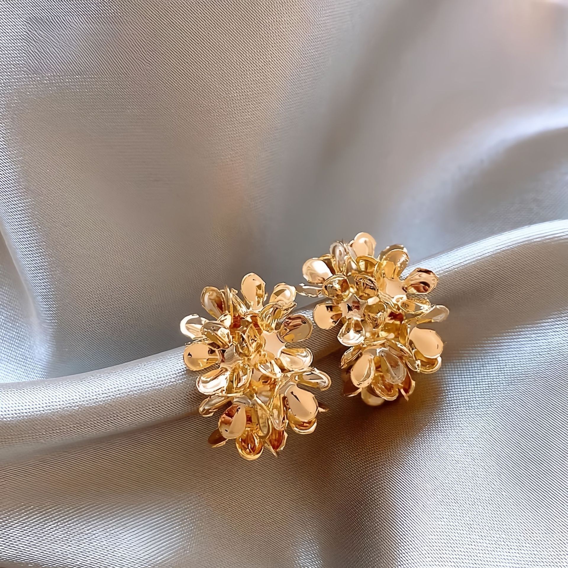 Women's French-style C-shaped  - مراجعة Cluster Stud Ear وسعره