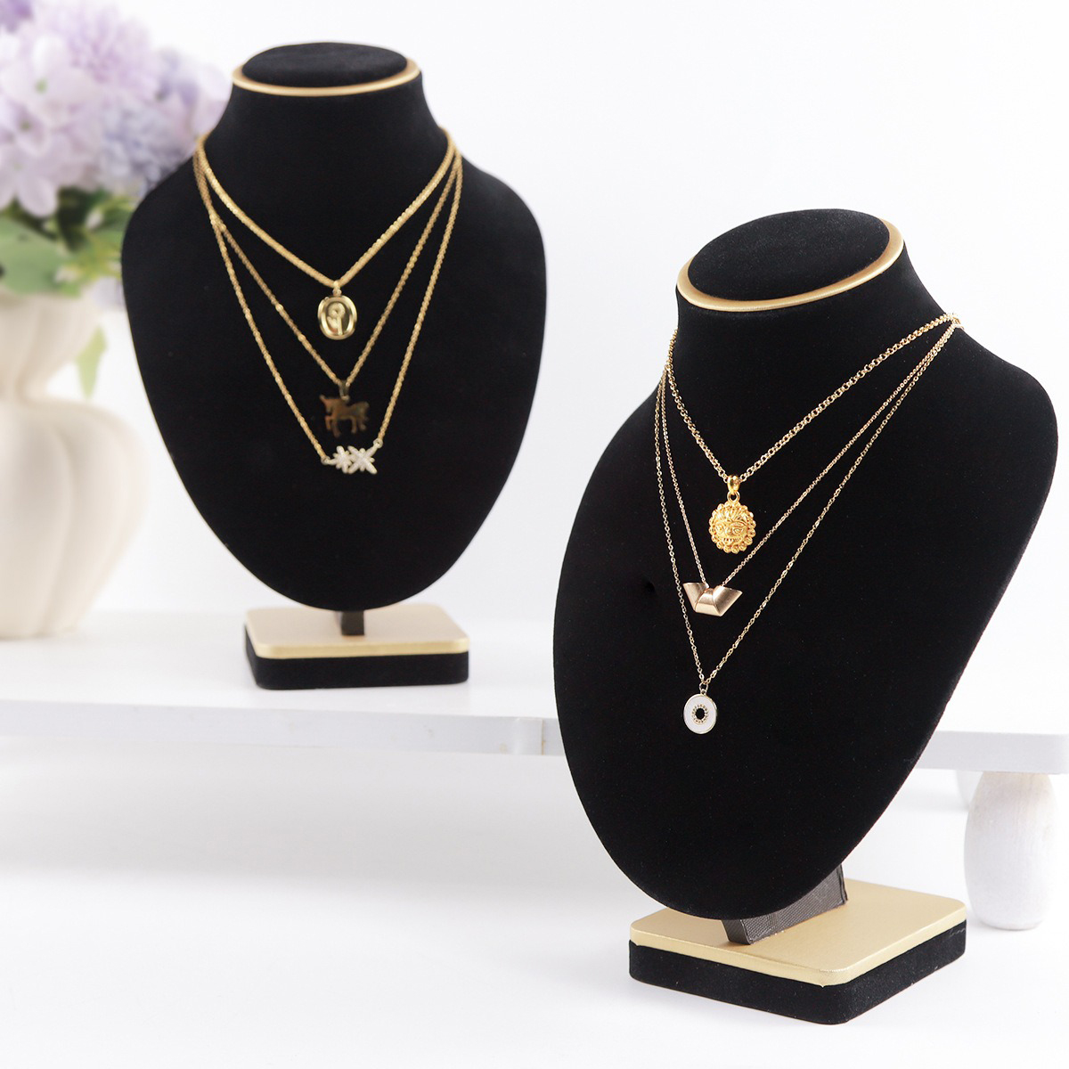 Body Black Velvet Jewelry Bust - مراجعة Body Jewelry Stores وسعره