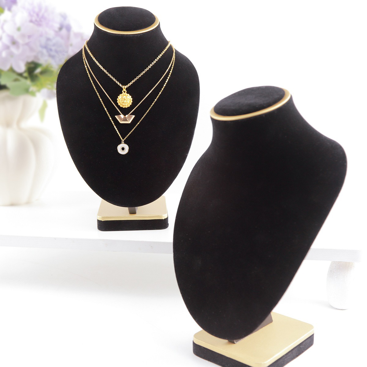 Body Black Velvet Jewelry Bust - مراجعة Body Jewelry Stores وسعره