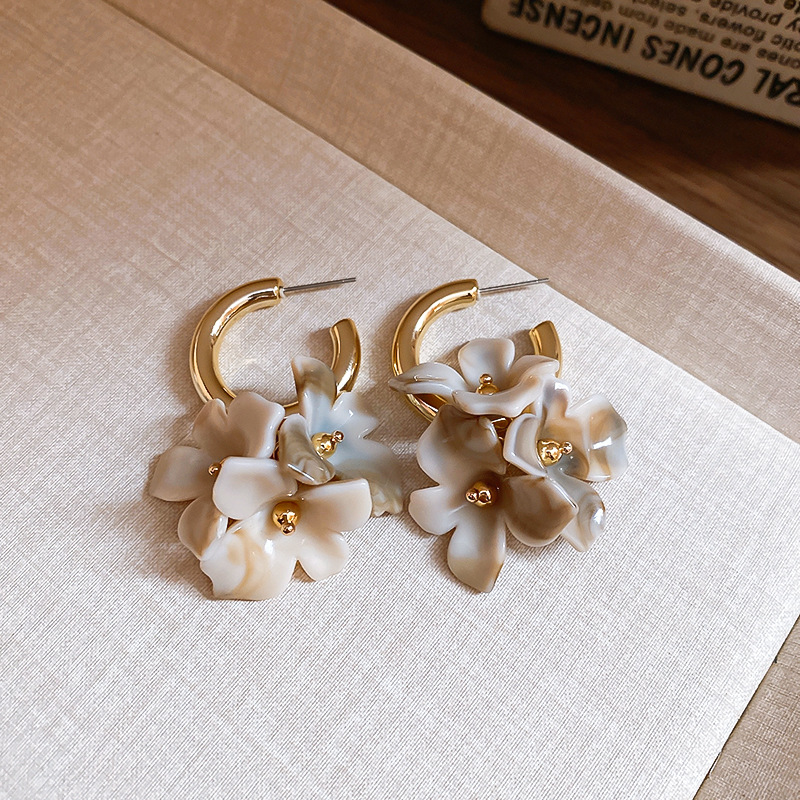 Maillard Flower Clusters Drop  - مراجعة Cluster Stud Ear وسعره