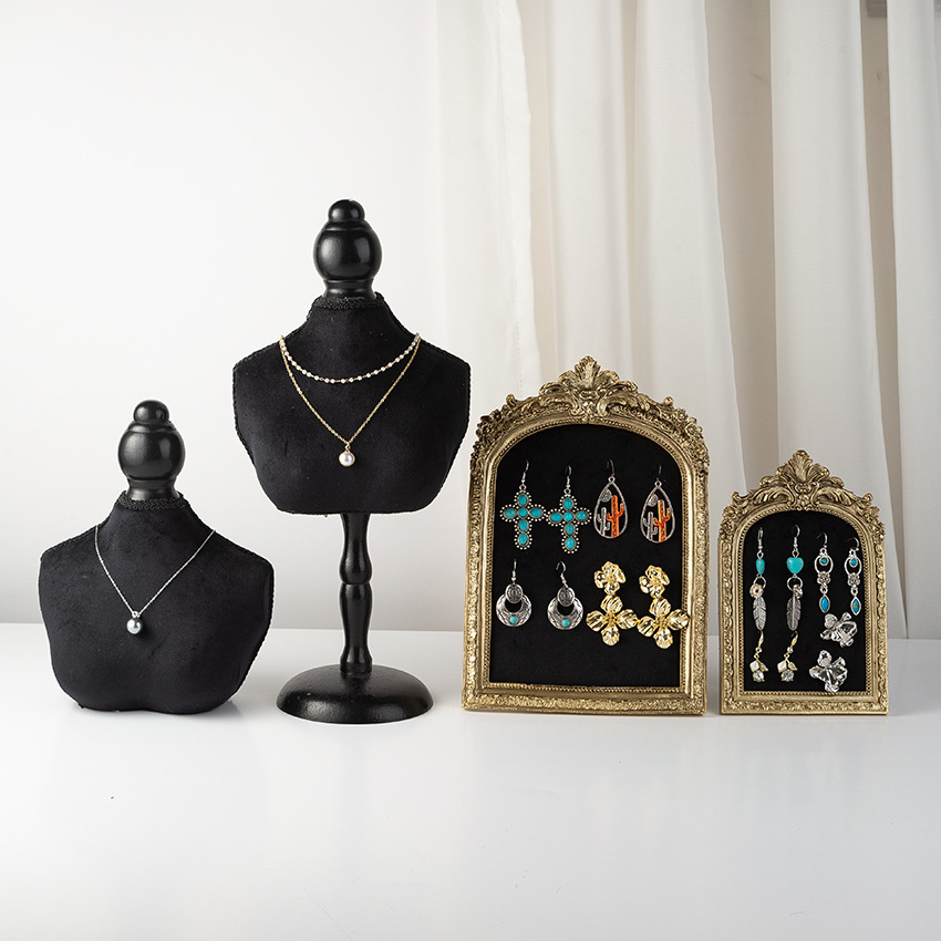 Black Velvet Bust Form Jewelry - مراجعة Body Jewelry Stores وسعره