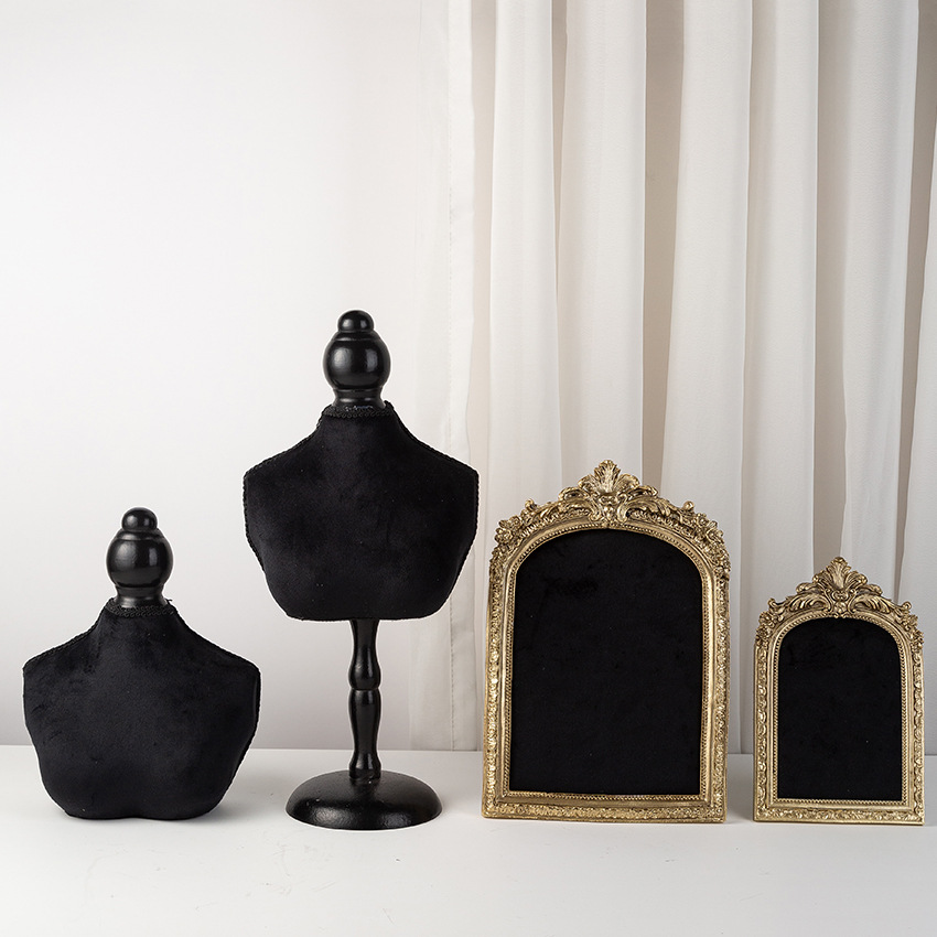 Black Velvet Bust Form Jewelry - مراجعة Body Jewelry Stores وسعره